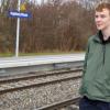 Noak Magnusson aus Stockholm ist am Bahnhof Augsburg-Messe kurzzeitig gestrandet.