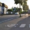 Autofahrer, komplizierte Radwegführungen und gefährliche Stellen: Fahrradfahrende, die auf der Lauinger Straße in Gundelfingen unterwegs sind, müssen immer wieder aufpassen.
