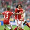 Bayern München gegen den FC Ingolstadt 04: Rafinha (l-r), Renato Sanches und Xabi Alonso von Bayern jubeln über Alonsos Treffer zum 2:1.