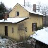 Das Bahnwärterhaus in Oberhausen steht zum Verkauf. Die Gemeinde will es erwerben und auf dem Grundstück Sozialwohnungen errichten.