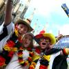 Fans jubeln beim Gruppenspiel zwischen Deutschland und Portugal während der WM 2014 beim Public Viewing auf dem Münsterplatz. Auch in diesem Jahr werden dort wieder Spiele übertragen.