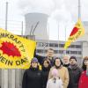 Geschockt von der Katastrophe in Japan demonstrierten auch gestern Mitglieder der „Mahnwache“ vor dem Kernkraftwerk Gundremmingen. 