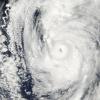 Der heftige Taifun "Roke" ist auf die japanische Küste getroffen und hat mindestens sechs Menschen in den Tod gerissen. 