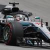 Titelverteidiger im Silberpfeil: Mercedes-Pilot Lewis Hamilton.