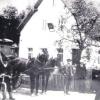 Bis 1931 gab es Postkutschen in Emersacker. Das Foto zeigt eine solche Kutsche. Man benötigte mit einem derartigen Gefährt vier Stunden bis Augsburg. 