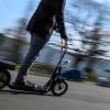 E-Scooter müssen versichert sein. Das wusste eine Frau aus Zusmarshausen offenbar nicht.