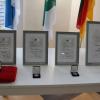 Vier silbern glänzende Medaillen verlieh die Stadt Thannhausen an verdiente Bürgerinnen und Bürger. Dreimal die Christoph-von-Schmid-Medaille und einmal die Bürgermedaille beim Festakt 70 Jahre Stadt Thannhausen.