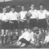 Eine der ersten vorhandenen Aufnahmen der Wemdinger Fußballgeschichte: Das Bild zeigt die Aktiven der Jahre 1928 und 1929. Zu den Auswärtsspielen ging es damals zu Fuß oder per Fahrrad. 