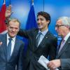 Kanadas Regierungschef Justin Trudeau (Mitte) zusammen mit Jean-Claude Juncker (links) und Donald Tusk in Brüssel.