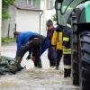 In Mindelzell schoss das Wasser durch das Dorf, Straßen verwandelten sich in Wldwasserbäche. Häuser wurden mit Sandsäcken abgesichert. 