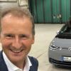 VW-Boss Herbert Diess (links) und Tesla-Chef Elon Musk auf einem Selfie. 