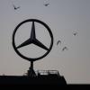 Der Autobauer Mercedes-Benz hat weiter Ärger mit möglicherweise fehlerhaften Kraftstoffpumpen.