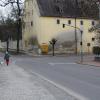 Viel befahren: die Kreuzung von Krumbacher Straße (B300), Kirchhaslacher Straße und der Straße Am Espach (MN8) in Babenhausen.