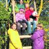 Erkundeten gemeinsam den herbstlichen Wald: (von oben links im Uhrzeigersinn) Jan, Ronja, Max, Nadine, Juliane, Emelie und Alina. Foto: Neumann-Mangoldt