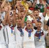 Der 13. Juli 2014 - ein Sonntag für die Geschichtsbücher. Deutschland wird Weltmeister und die ganze Nation jubelt mit, als Philipp Lahm den WM-Pokal in die Höhe reißt.