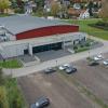 Das Dach des Eisstadions in Burgau bietet eine große Fläche, die sich für das Installieren einer Solaranlage eignet. 