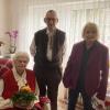 Ruth und Klaus Frisch aus Pfuhl haben ihren 65. Hochzeitstag gefeiert. Rosl Schäufele gratulierte dem Ehepaar in Vertretung der Oberbürgermeisterin. 