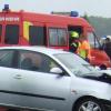Ein Unfall ist am Donnerstagmittag gegen 13 Uhr auf der Umgehungsstraße bei Burtenbach passiert. Zwei Menschen wurden verletzt.