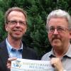Michael Dudella von der Katholischen Arbeitnehmerbewegung (KAB) Augsburg (links) und Rudolf Kaiserswerth, Ortssprecher der Meringer Grünen, hatten die Idee für das erste große Nachhaltigkeitsfest, das am 3. Juli im Meringer Lippgarten stattfinden wird.