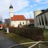 Dieser Stadel in Stettenhofen fing am Freitagvormittag Feuer und brannte aus. Das Feuer griff nicht auf die 120 Rinder und Kühe über, die sich im Stadel befanden. 