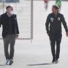 Markus Weinzierl (rechts) zusammen mit Stefan Reuter auf dem Weg zum Trainingsplatz. 	