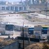 Busse verlassen Ost-Aleppo - an Bord sind Kämpfer der besiegten Rebellen und ihre Familien.