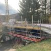 Die denkmalgeschützte Reichsbrücke in Oberkammlach wird derzeit saniert.