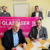 Die Gemeinde Dasing und die Telekom haben eine Vereinbarung zum Ausbau des Glasfasernetzes unterzeichnet. 