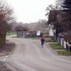 Das Staatliche Bauamt will die Kadeltshofer Ortsdurchfahrt erneuern und hat dafür in Aussicht gestellt, dass der Freistaat Bayern die Fahrbahn bezahlt. Den neuen Gehweg müssten allerdings der Markt und die Anlieger finanzieren. 