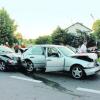 Auf der B 16 übersah am Montagabend eine Frau zwei stehende Autos und verursachte einen Schaden von über 12 000 Euro. Foto: Reichl