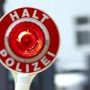 Bei einer Verkehrskontrolle am Dienstag in Deiningen stellen Beamte fest, dass ein Autofahrer ohne erforderliche Fahrerlaubnis unterwegs ist.