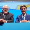 Der Aufsichtsratvorsitzende Hasso Plattner (l) und Punit Renjen bei der SAP-Hauptversammlung im Mai 2023.