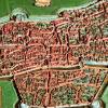 Das 1563 fertiggestellte Stadtmodell im Maximilianmuseum zeigt Augsburg in Miniatur, bevor Elias Holl die Stadt baulich veränderte. 	