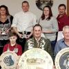 Königsfeier bei den Deininger Hubertusschützen (stehend von links): Bürgermeister Wilhelm Rehklau, Harald Lettenmeier, Andrea Färber, Tanja Glatz, Uwe Glatz, Jenny Glatz, Martin Strasser, Birgit Böhnle-Scheddin, 1. Schützenmeister Markus Röttinger, Jens Ewig sowie (sitzend) Gau-Ehrenschützenmeister Anton Brendle, Dieter Engelhardt, David Lettenmeier, Luca Doesel, Peter Hoiwa, Manfred Moll, Paul Böhnle und Reinhard Kloning. 	