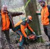 An der Staatsstraße zwischen Autenried und Biberberg im Landkreis Günzburg müssen 130 kranke Eschen gefällt werden.