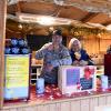 Hans und Renate Wohlmuth sind seit 29 Jahren mit ihrem Glühweinstand auf dem Gersthofer Weihnachtsmarkt und damit von Anfang an dabei.