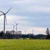 Nahe Ottobeuren im Unterallgäu drehen sich diese Windräder. Weitere Standorte in der Region werden derzeit gesucht.