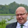 Bundesumweltminister Peter Altmaier (CDU) will nach dem Ende der Hochwasser-Bedrohung mögliche Versäumnisse beim Hochwasserschutz in den betroffenen Gebieten untersuchen lassen.