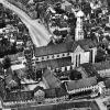 Luftaufnahme von St. Ulrich mit dem Ulrichsplatz.