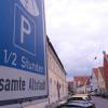 2023 war das Parken in der Nördlinger Altstadt mit Parkscheibe noch für eineinhalb Stunden frei. Doch der Stadtrat beschloss die Einführung von Parkgebühren.