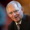 Bundesfinanzminister Wolfgang Schäuble (CDU) hat in einem Gastbeitrag in der "Welt am Sonntag" die Diskussionen um Flüchtlinge als teilweise wirr kritisiert.