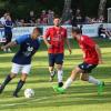 Der FC Königsbrunn (links Kevin Makowski) trifft im Derby auf den ASV Hiltenfingen (rechts Michael Würth).