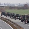 Der erste Konvoi der Patriot-Flugabwehrraketenstaffeln ist auf der Autobahn unterwegs.