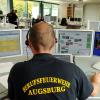Die Integrierte Leitstelle in Augsburg ist bei der Berufsfeuerwehr an der Berliner Allee beheimatet. 