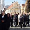 Die Hofkirche, ursprünglich als evangelische Kirche geplant und schließlich zum katholischen Gotteshaus umgemünzt, war ein passender Ort für das Reformationsjubiläum.Nach dem Gottesdienst zogen die Geistlichen mit der Festgemeinde zum Empfang in der Großen Dürnitz im Schloss. 	 	