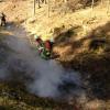 Das Reisigfeuer der Nutzungsberechtigten am Sonntag im Wald bei Ritzisried war schon heruntergebrannt. Die Feuerwehren beschränkten sich auf Nachlöscharbeiten.