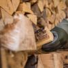 Ein Unbekannter hat in Rennertshofen Holz entwendet.