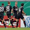 Jan-Ingwer Callsen-Bracker feiert zusammen mit seinen Mannschaftskameraden seinen Treffer zum 1:0 gegen RB Leipzig.