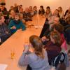 Zahlreiche Zuhörer waren ins Feuerwehrhaus gekommen, um ihre Kritik an den Unterbringung weiterer Flüchtlinge in Wessiszell vorzubringen.