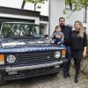 Die Britin Charlotte Dalzell aus Dießen, hier mit Ehemann Fabian Schönfelder und Baby George, trauert um die Queen.  Auch die Monarchin war Range-Rover-Fan.